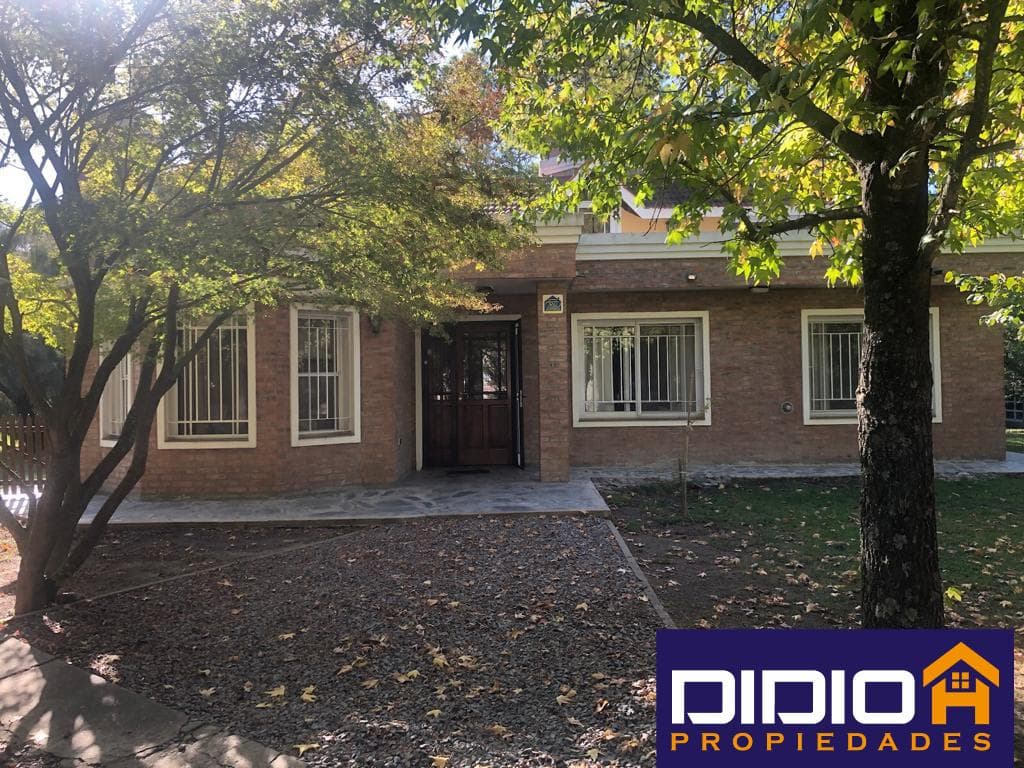 Casa en venta Parque las Naciones Guernica con hermosa arboleda y pileta-Permuta por Dpto en LOMAS -BANFIELD - 1