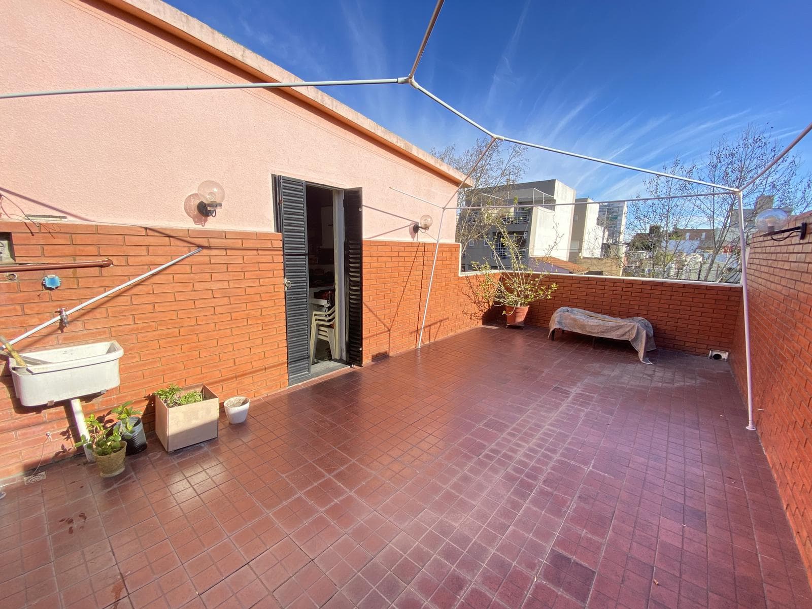 RIVERA INDARTE 700 - EXCELENTE CASA DE 4 AMBIENTES CON TERRAZA, ESCRITORIO Y COCHERA EN FLORES - 1