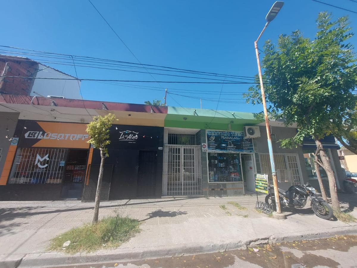 Local en Bella Vista - 1