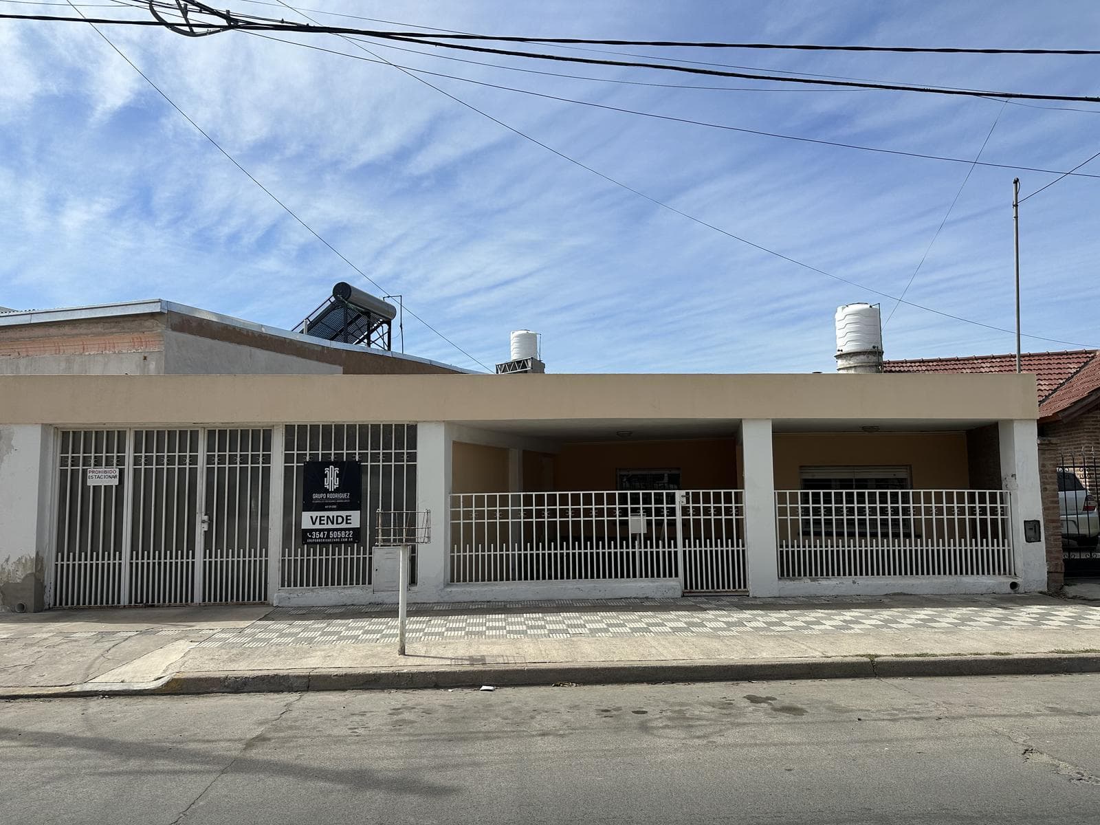 Casa en venta con amplio patio y 3 cuadras del centro de la ciudad - 1