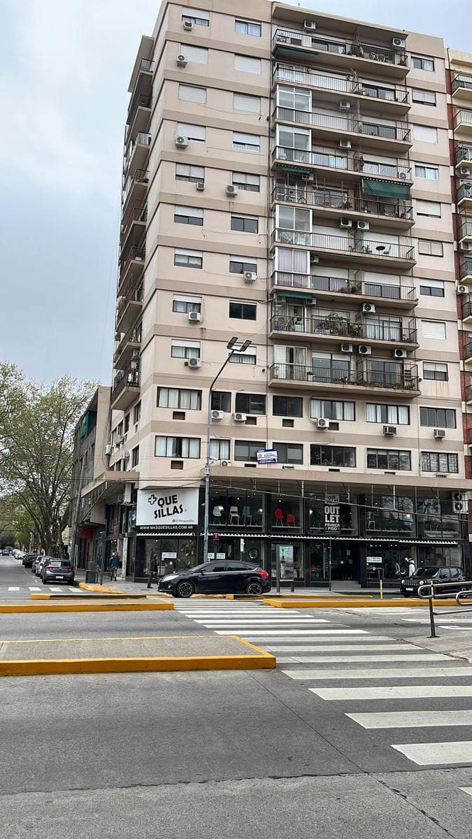 Exc. Zona Comercial y Profesional, Oficina de 28m2 al Frente (Av. Maipú) - 1