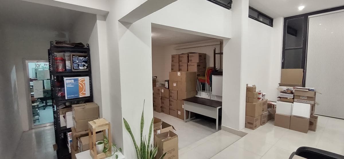 OFICINA EN RENTA EN CHETUMAL MINIMALISTA 225 M2 - 1