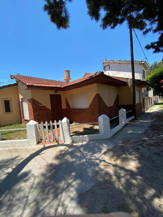 Casa en venta - 2 Dormitorios 1 Baño 1 Cochera - 300Mts2 - San Clemente del Tuyú - 1