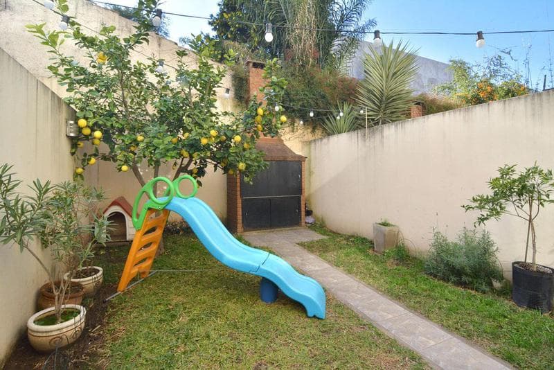 Triplex en Venta en Villa Del Parque 3 Dorm Garage 2 Autos Jardin Oportunidad - 1