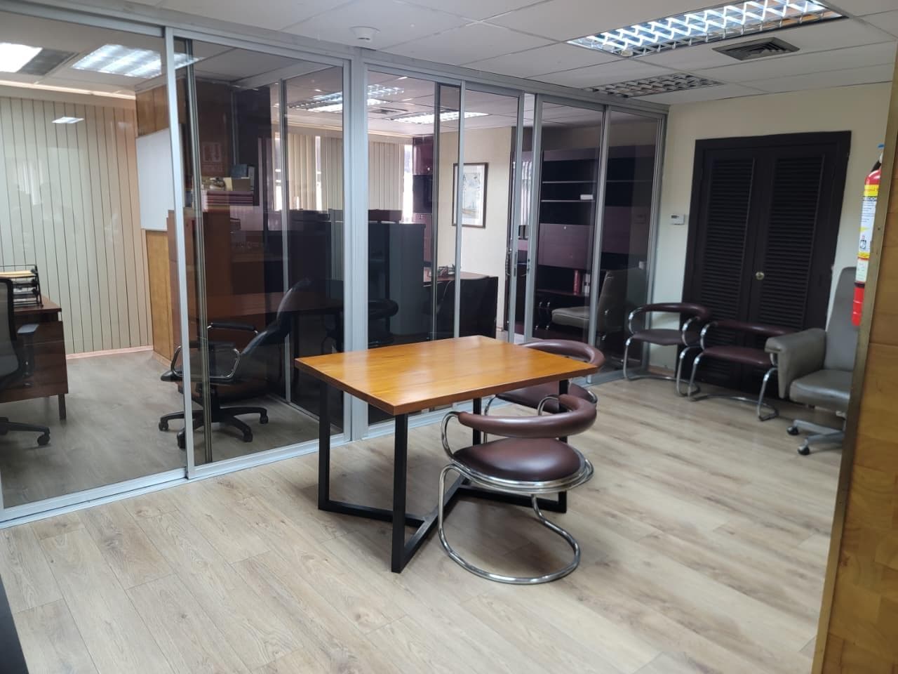 Venta de Oficina en el Centro de Guayaquil Ascensor moderno - Seguridad. Gi.P - 1