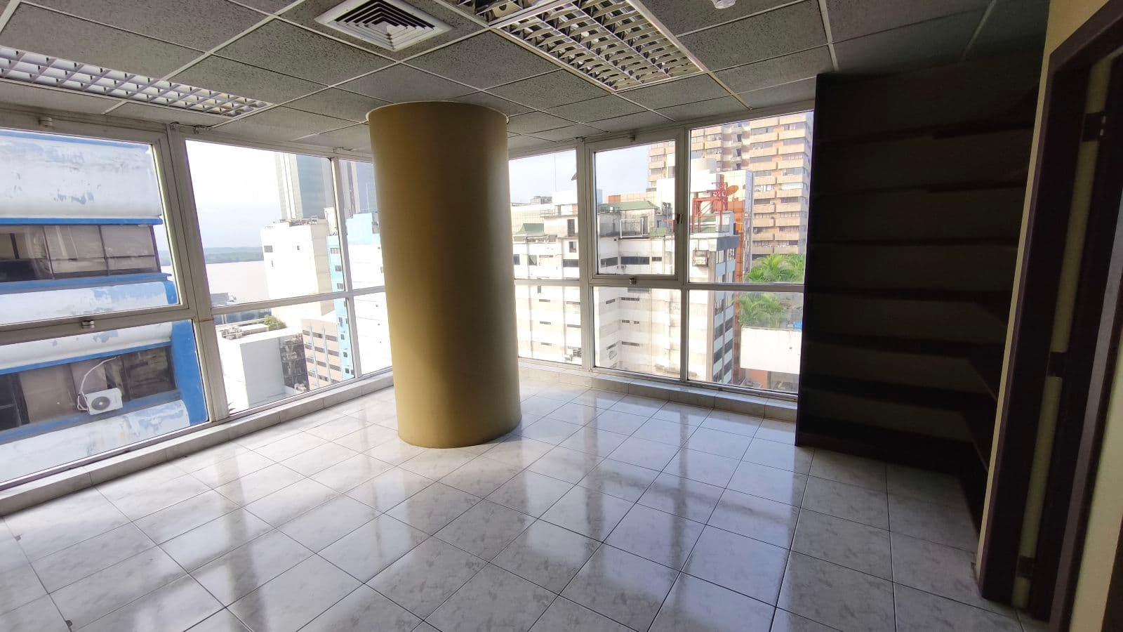 Venta Oficina Cordova y Junin Centro de Guayaquil, 117 m2 j.c. - 1