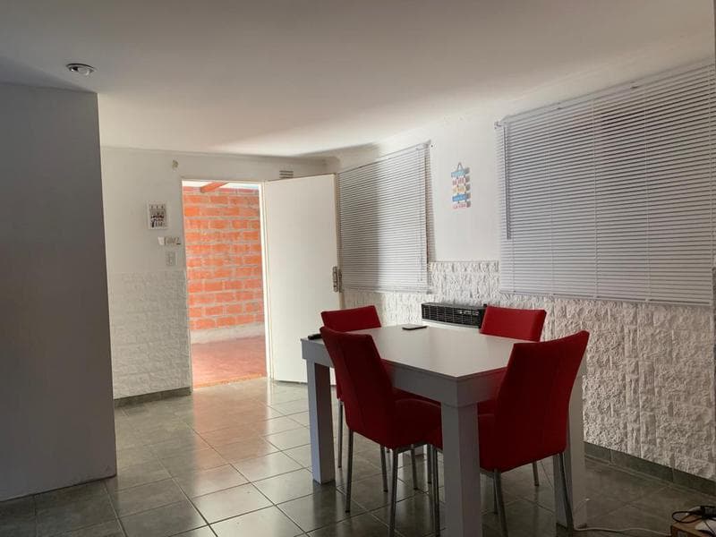 Casa Interna en Alquiler - Dos Dormitorios - Cochera - en Fisherton - 1