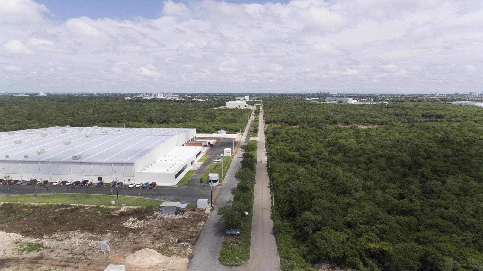 Bodega Industrial en venta en Tixcacal - 1