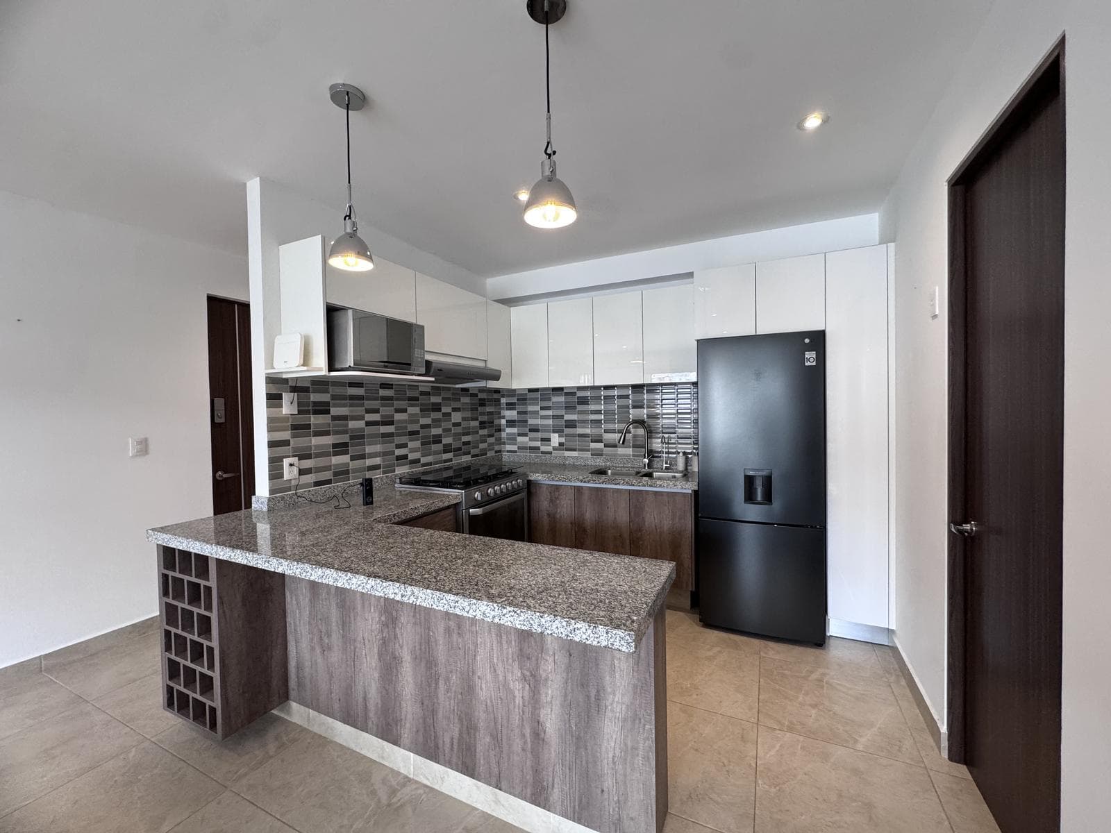 Departamento Amueblado de 2 Recámaras en Renta con Excelente Ubicación en Querétaro - 1