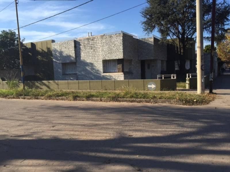 Casona Apta Comercial en Pérez - 1