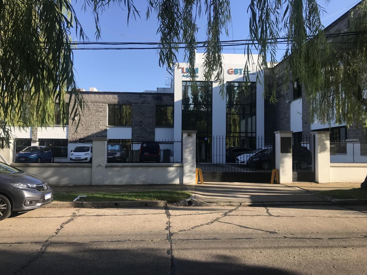 ATENCION LABORATORIOS!!!!!! EXCELENTES OFICINAS EN ZONA MUY RESIDENCIAL DE MARTINEZ. - 1