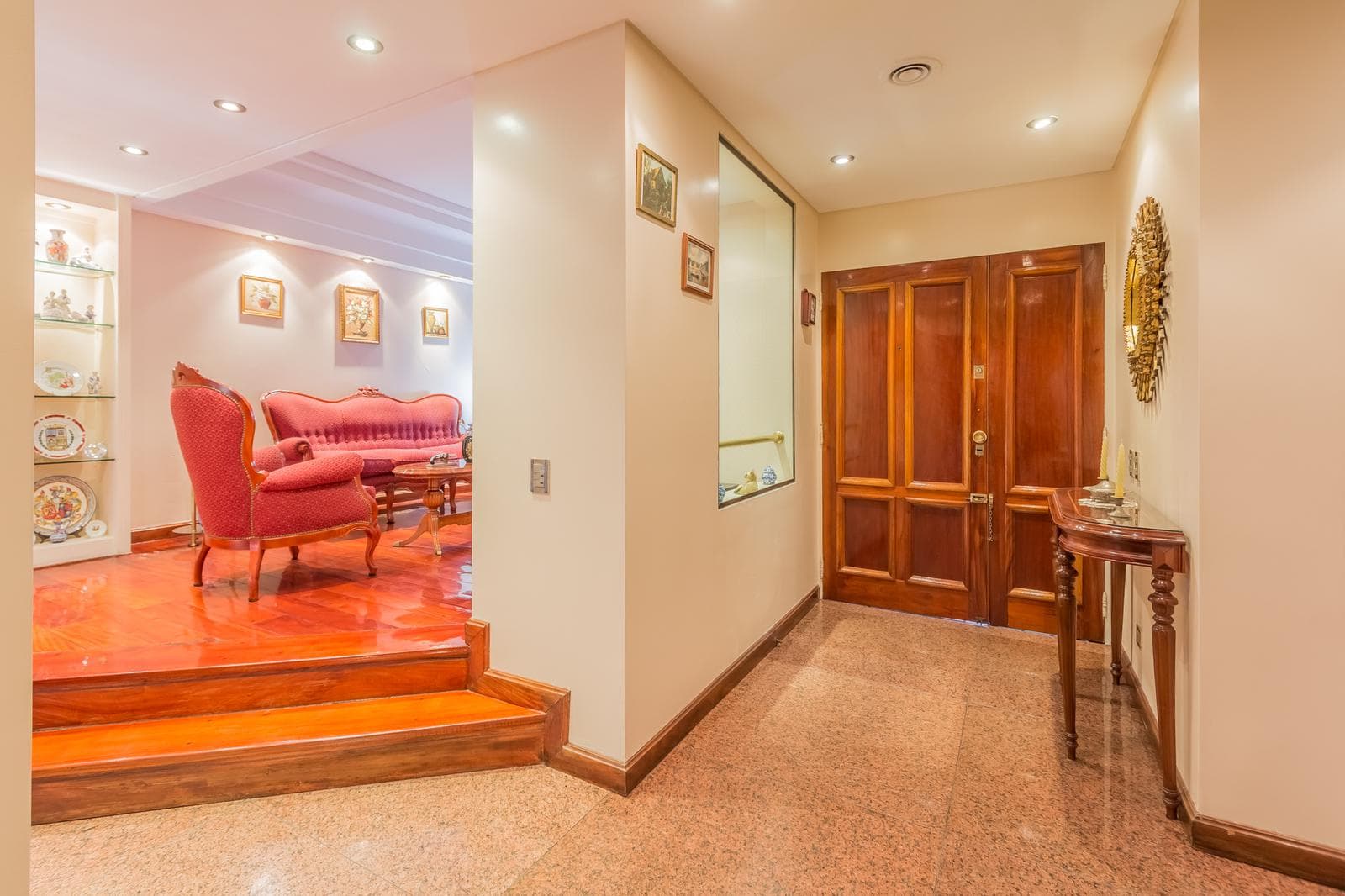 Venta Casa 6 ambientes - Jardín - Terrazas - Parrilla - Quincho -Cocheras - Flores - 1