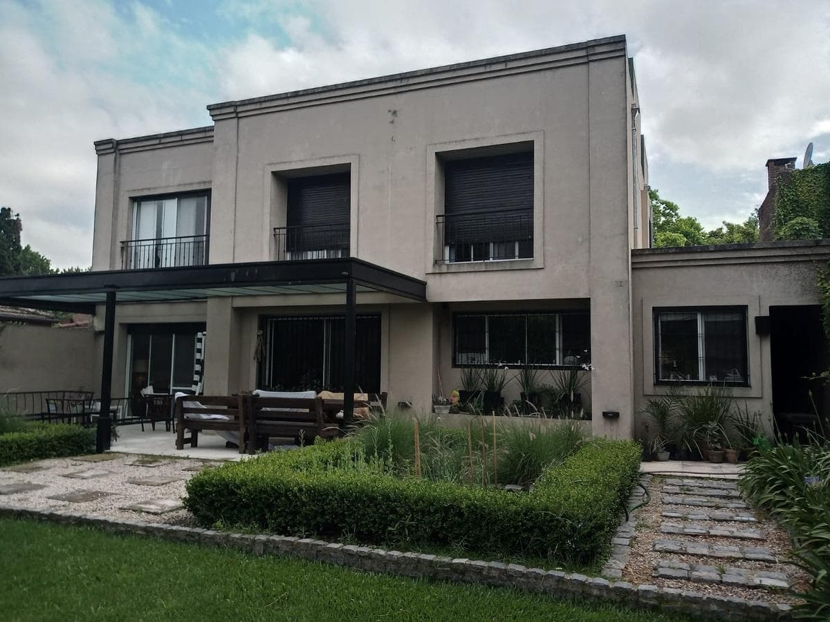 Casa de 4 dormitorios con jardín, pileta y quincho en La Horqueta - 1