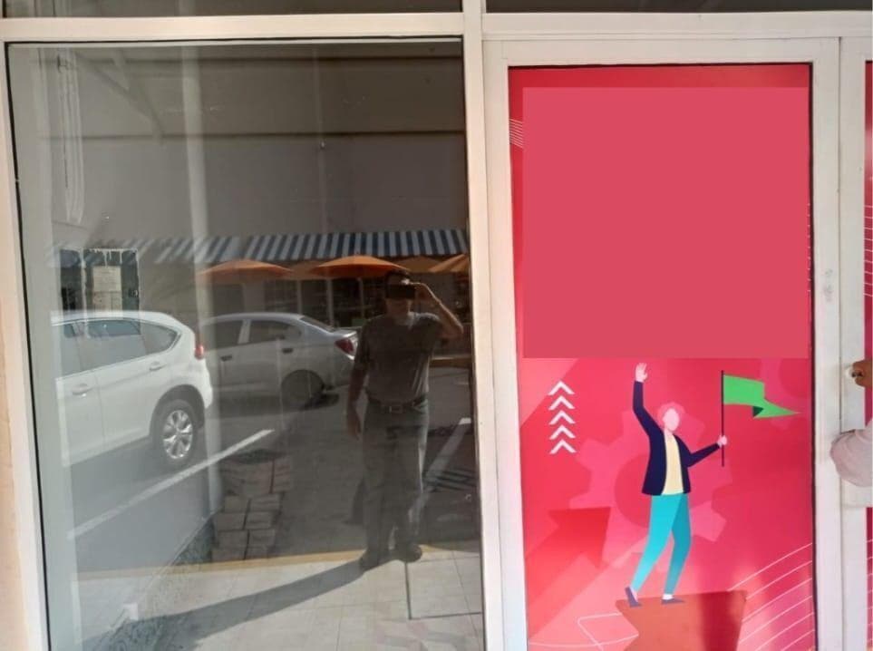 LOCAL EN RENTA EN ZONA COMERCIAL - 1