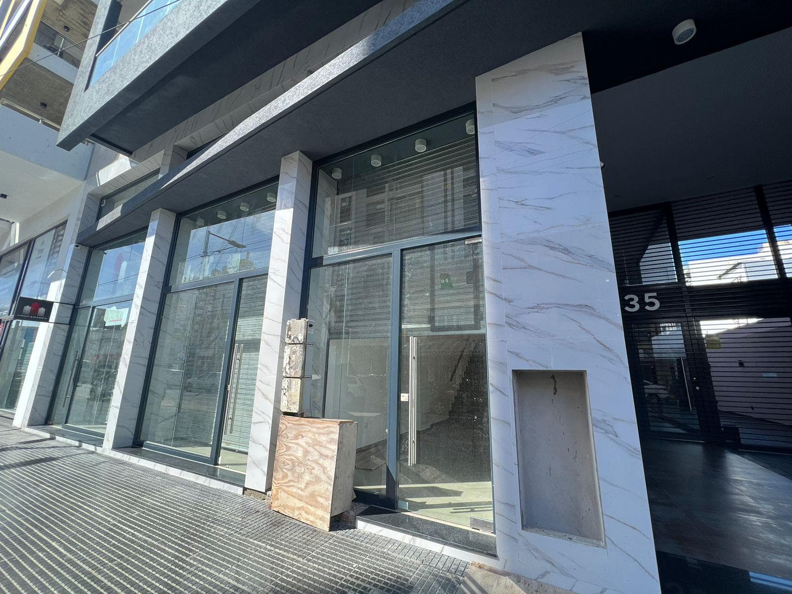 Las Flores 535, Wilde ¡Local Comercial en Alquiler! ¡2 Pisos y Excelente ubicacion, Pleno centro de Wilde! - 1