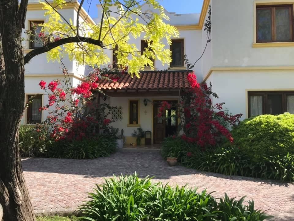Casa en alquiler permanente - barrio Los Berros - Bella Vista - 1