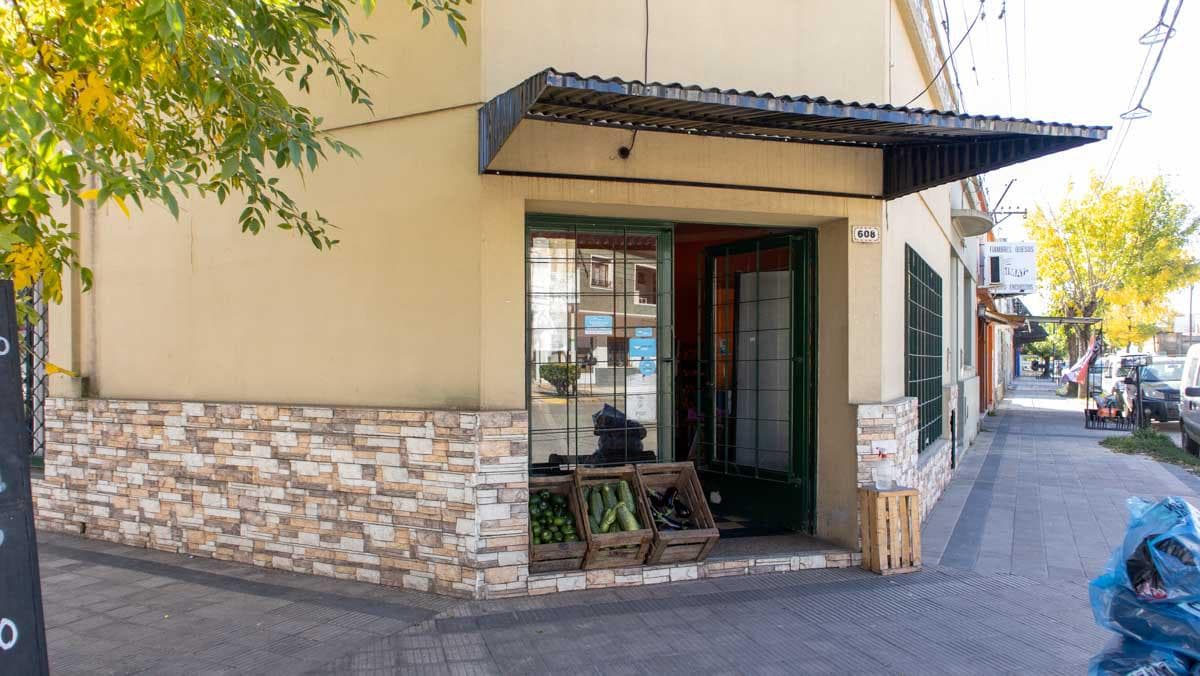Local céntrico a la venta en Lobos - 1