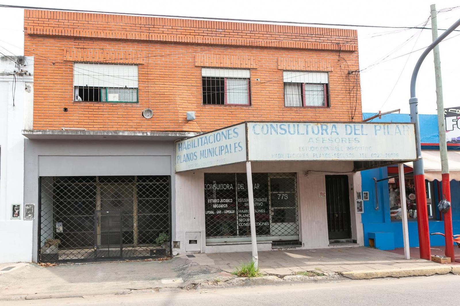 Local, Galpón y Depto. 4 amb. Centro de Pilar - 1