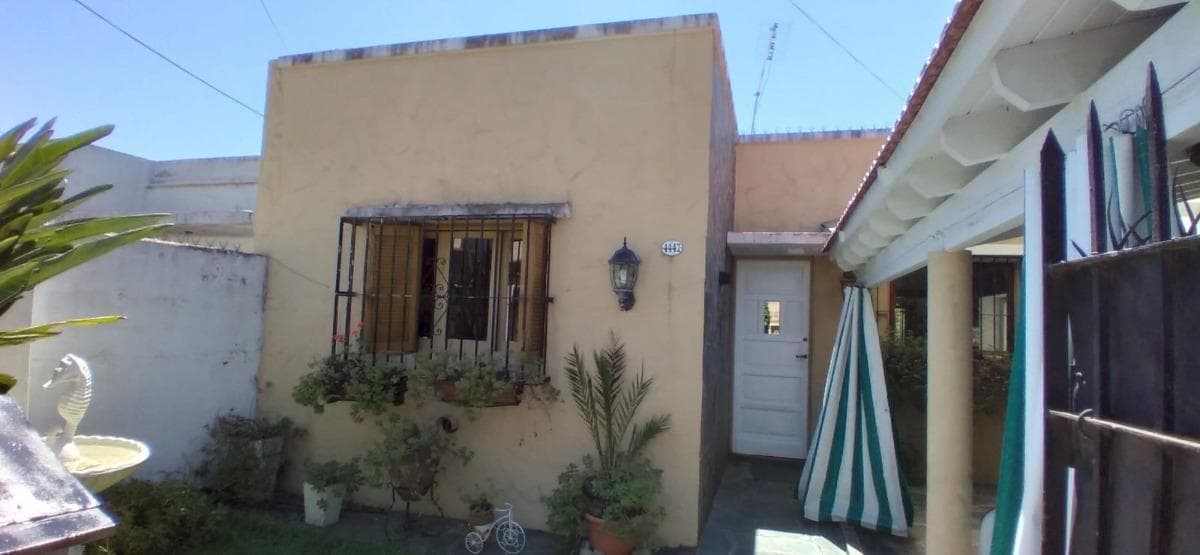 Casa en venta - 2 Dormitorios 1 Baño - 360Mts2 - Ciudadela - 1