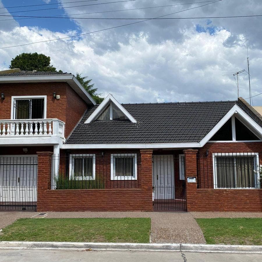 CASA EN VENTA DE 5 AMBIENTES EN SAN MIGUEL - 1