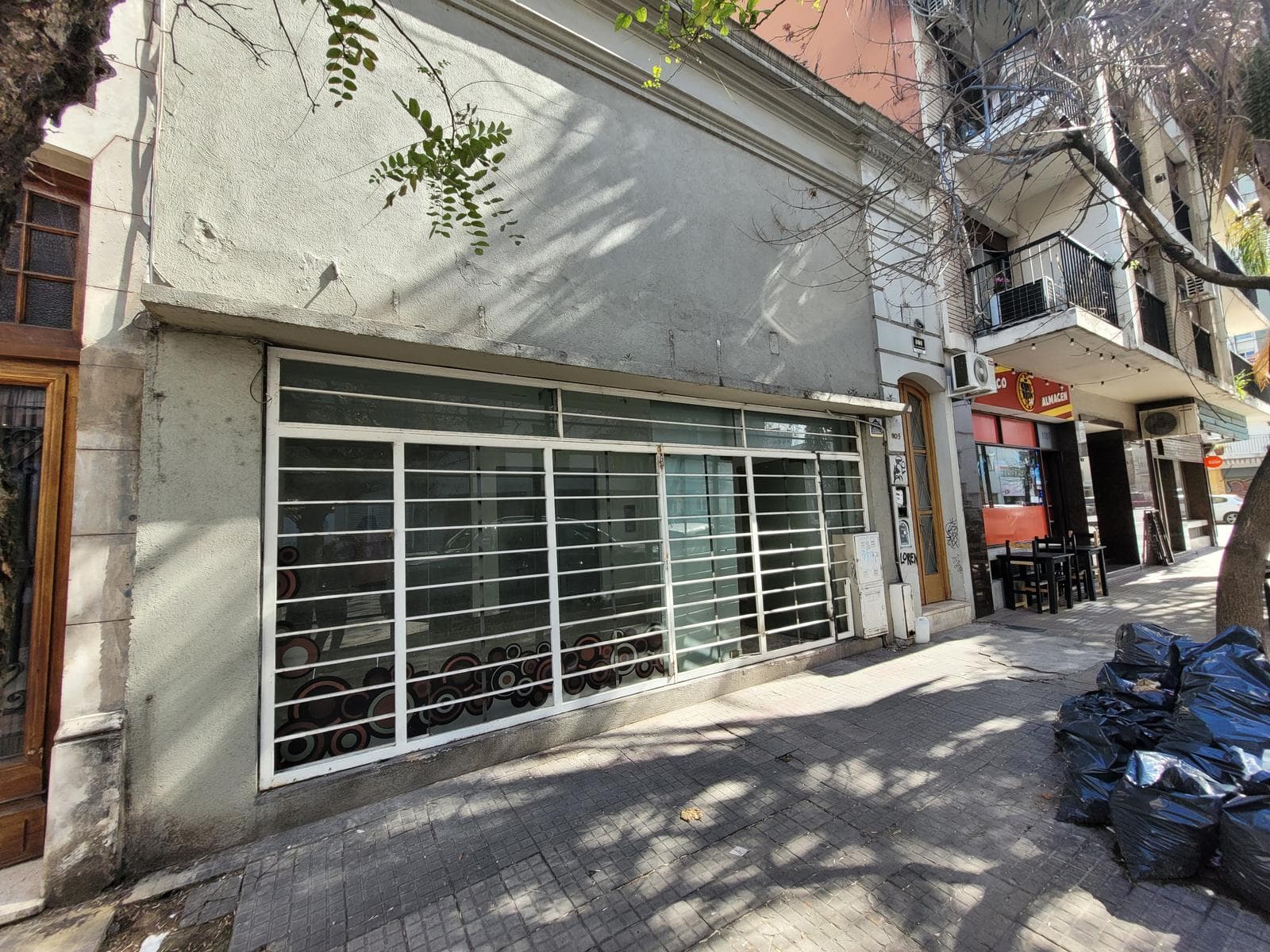 Local comercial en La Plata - 1