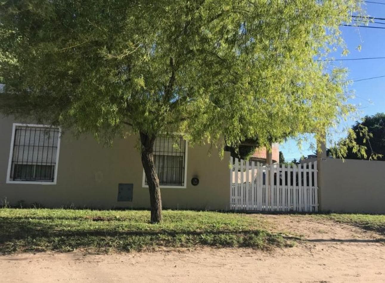 Casa en venta - 2 Dormitorios 2 Baños - 203mts2 - San Clemente Del Tuyú - 1