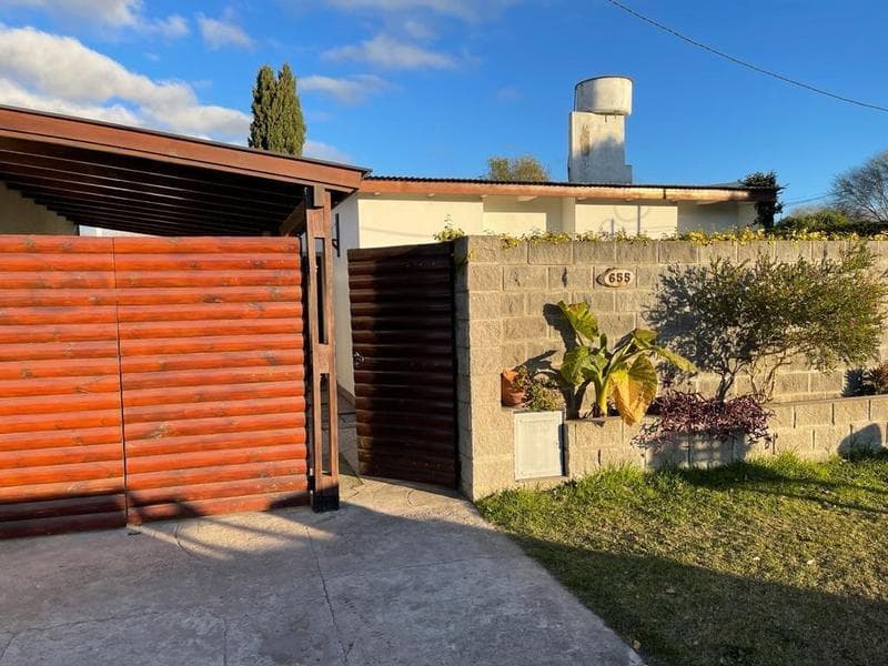 Casa en venta, Gral Madariaga - 1