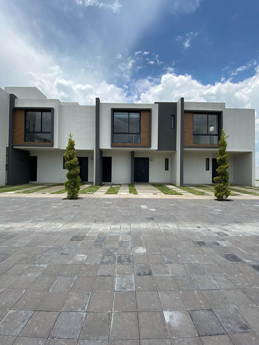 CASA EN VENTA TOLUCA CERCA DEL PARQUE TOLUCA 2000 Y DEL AEROPUERTO INTERNACIONAL - 1