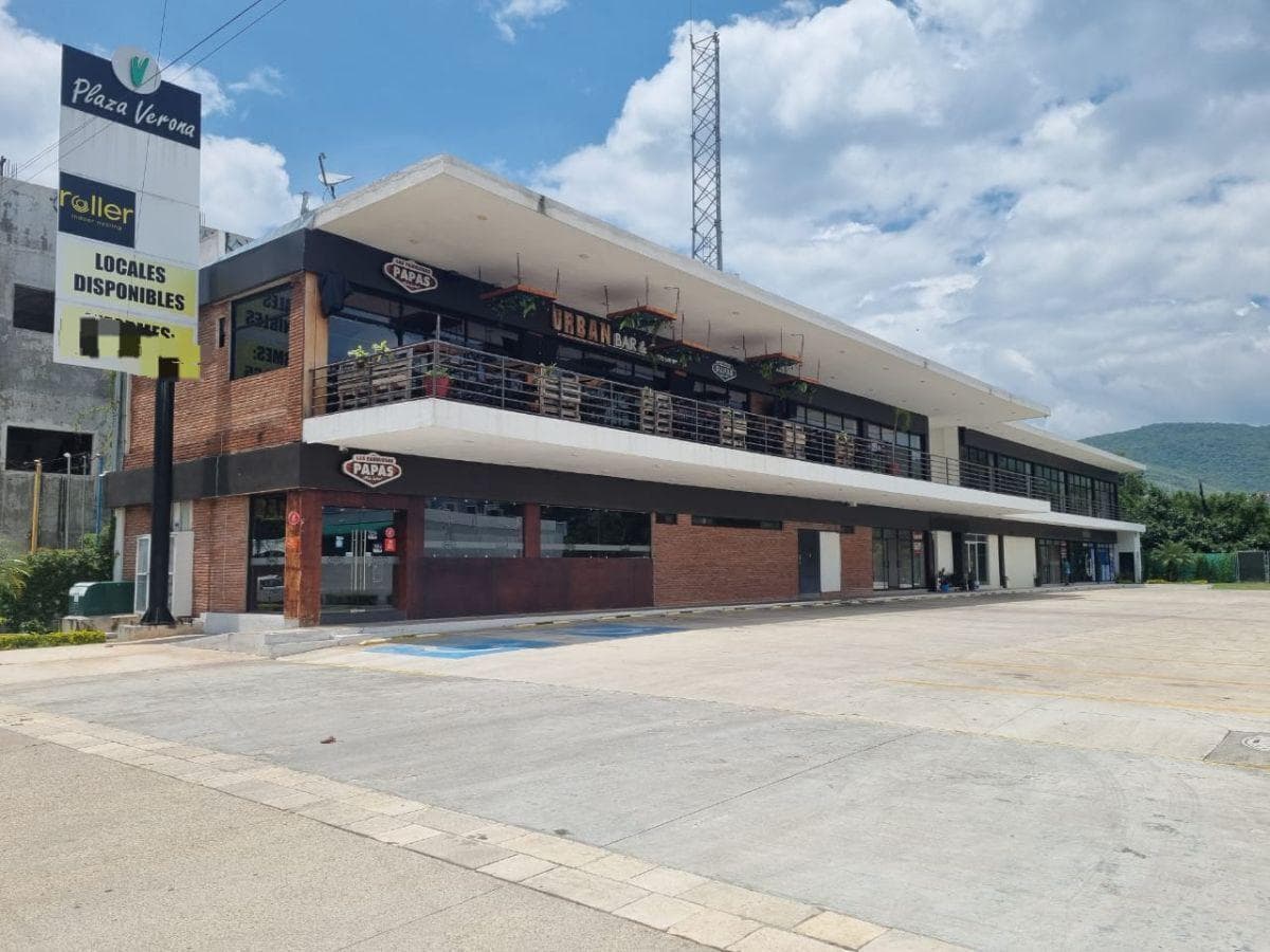 Renta de Local Comercial en Plaza Verona. Planta Baja - 1