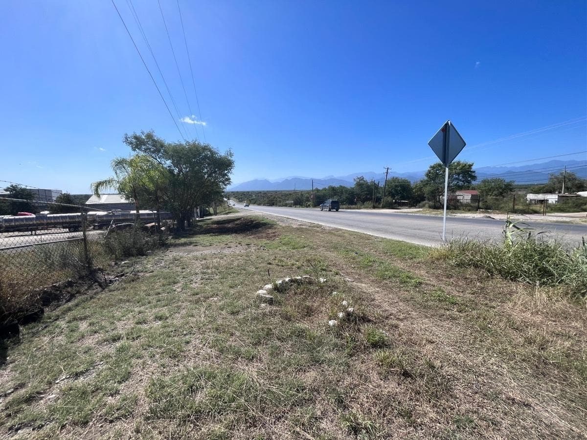 TERRENO EN RENTA EN CADEREYTA - 1