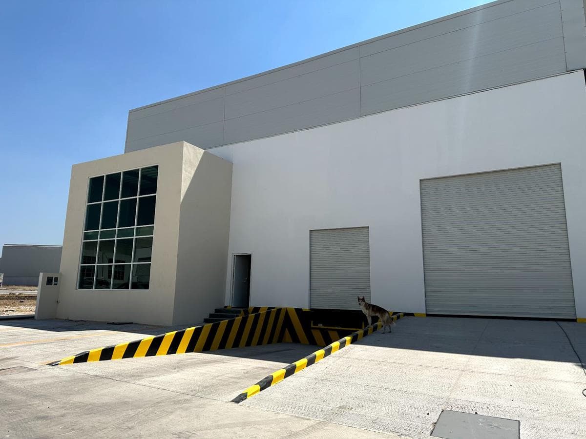 Bodega en Renta en parque industrial en la entrada a Querétaro sobre la carretera a Celaya libre - 1