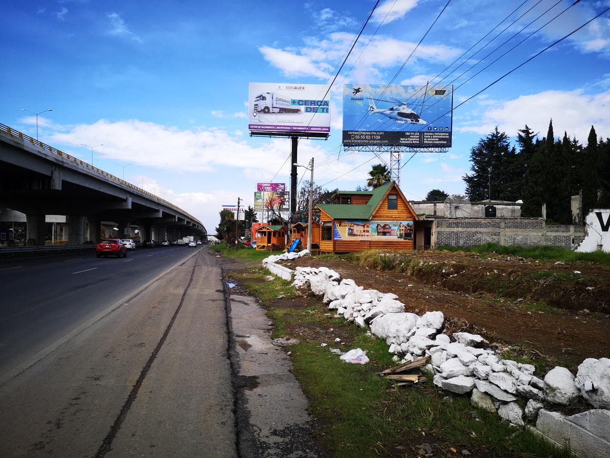 Terreno en renta sobre carretera Mexico-Toluca, uso suelo mixto - 1