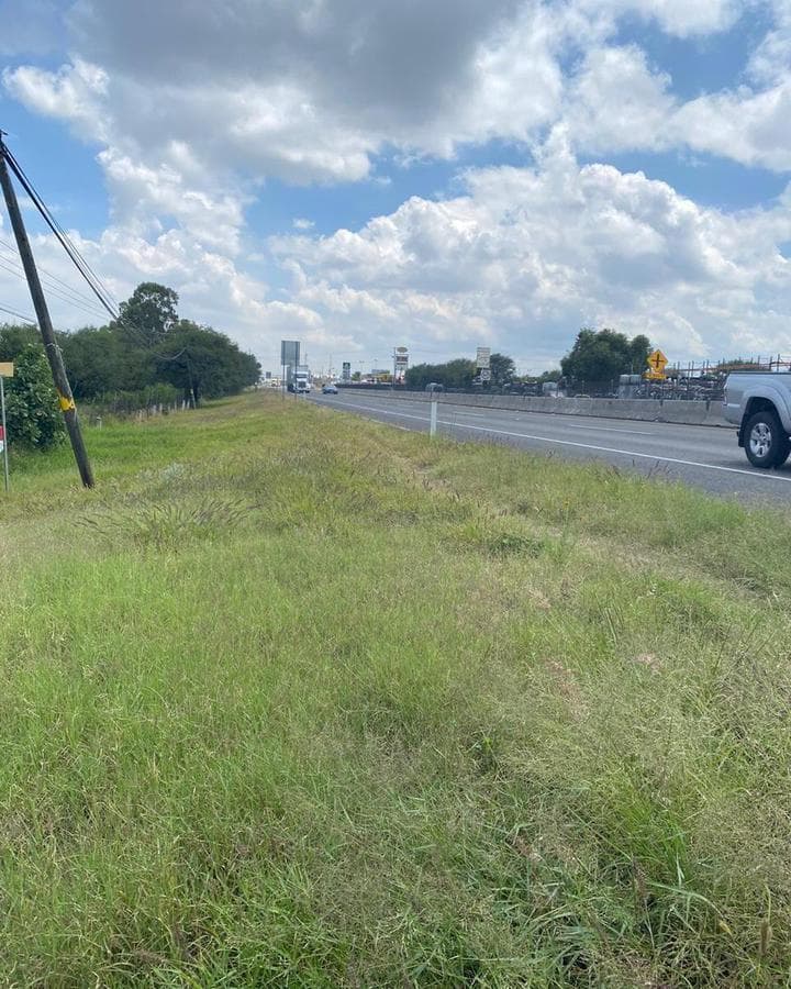 TERRENO EN VENTA CON USO DE SUELO CARRETERA LIBRE A CELAYA EJIDO LOS ANGELES - 1