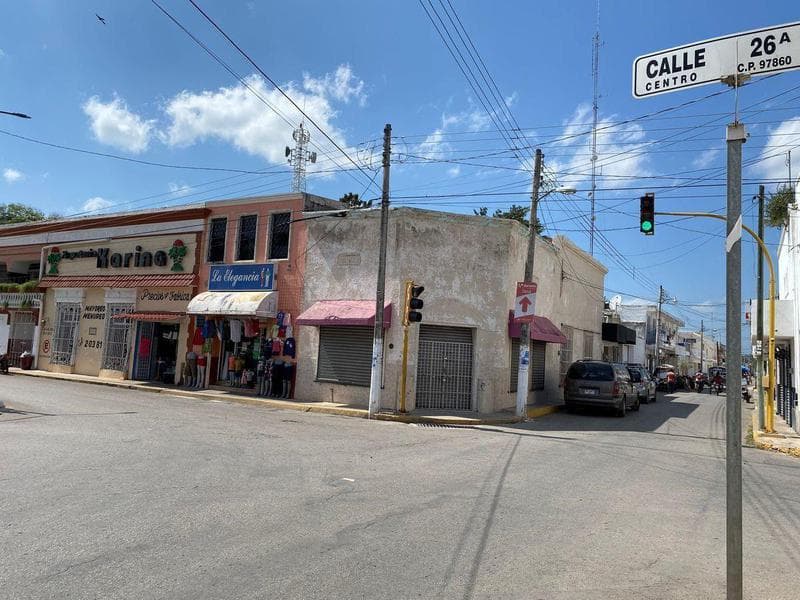 Local Comercial Ticul frente plaza principal - 1