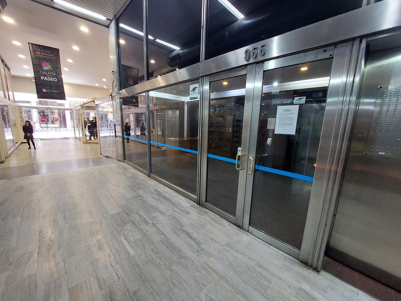 Oficina en venta en la Galeria del Paseo con dos cocheras y baulera - 1
