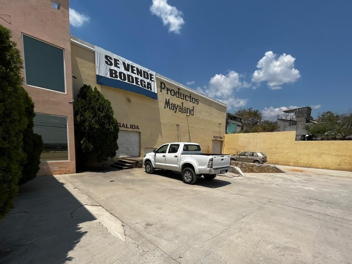 Bodega en VENTA ubicada a la salida hacia CHIAPA DE CORZO de 1,761 m2 - 1