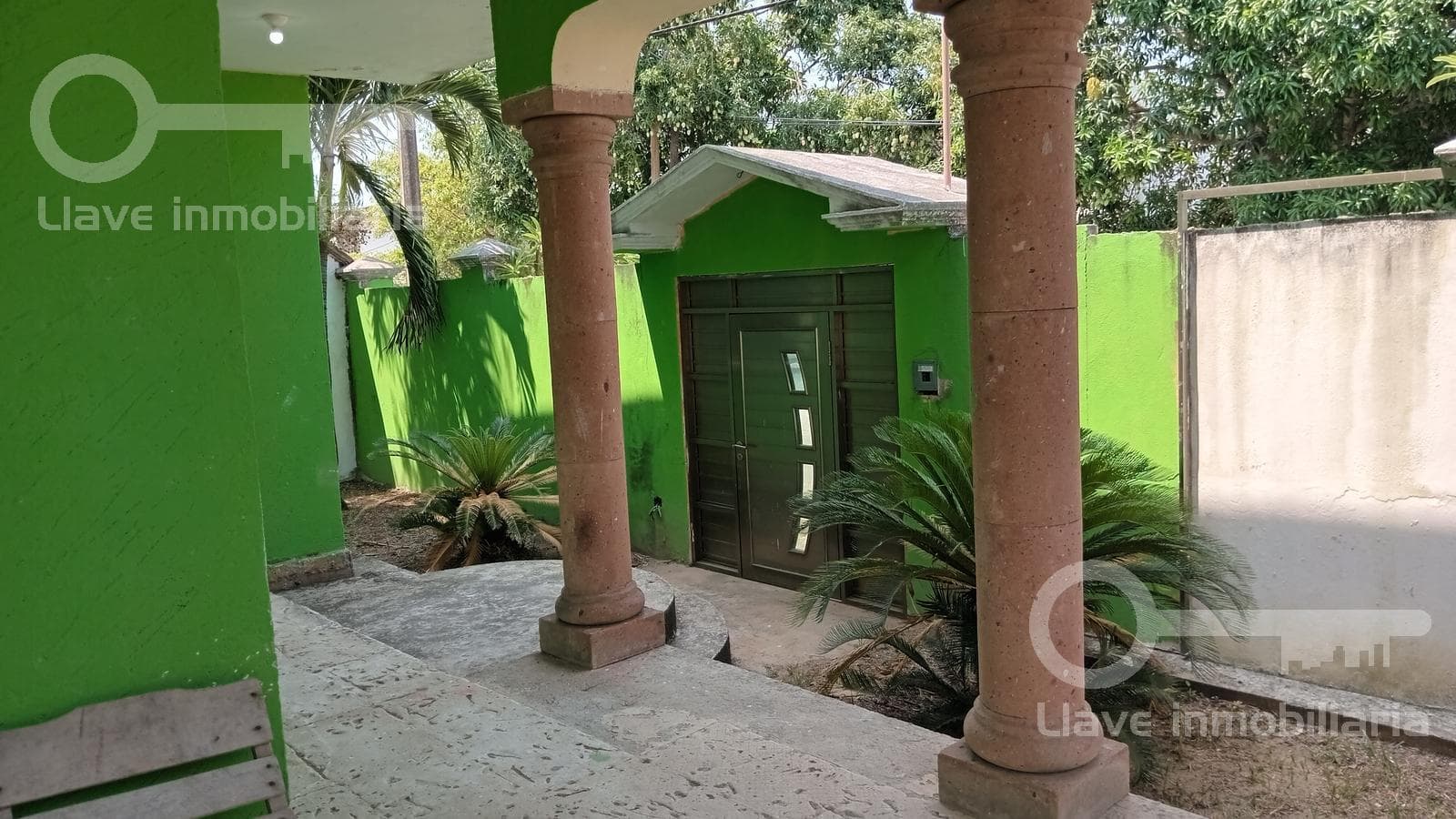 Casa de 2 Niveles en Venta y Renta en Calle Oaxaca, Col. Lázaro Cárdenas, Nanchital, Ver. - 1