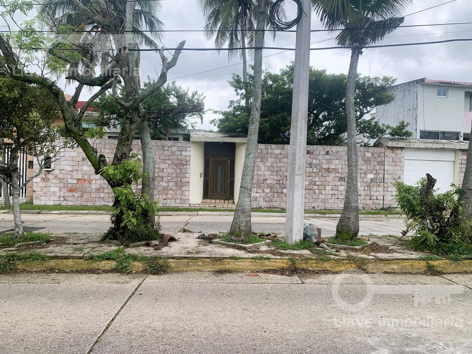 Casa amueblada en renta ubicada en Av. Adolfo López Mateo, entre calles Puebla y Jalisco, Col. Petrolera, Coatzacoalcos Veracruz. - 1