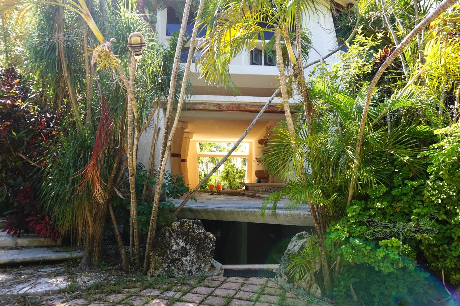 Villa con enorme lote en Renta en Isla Mujeres Frente al mar - 1
