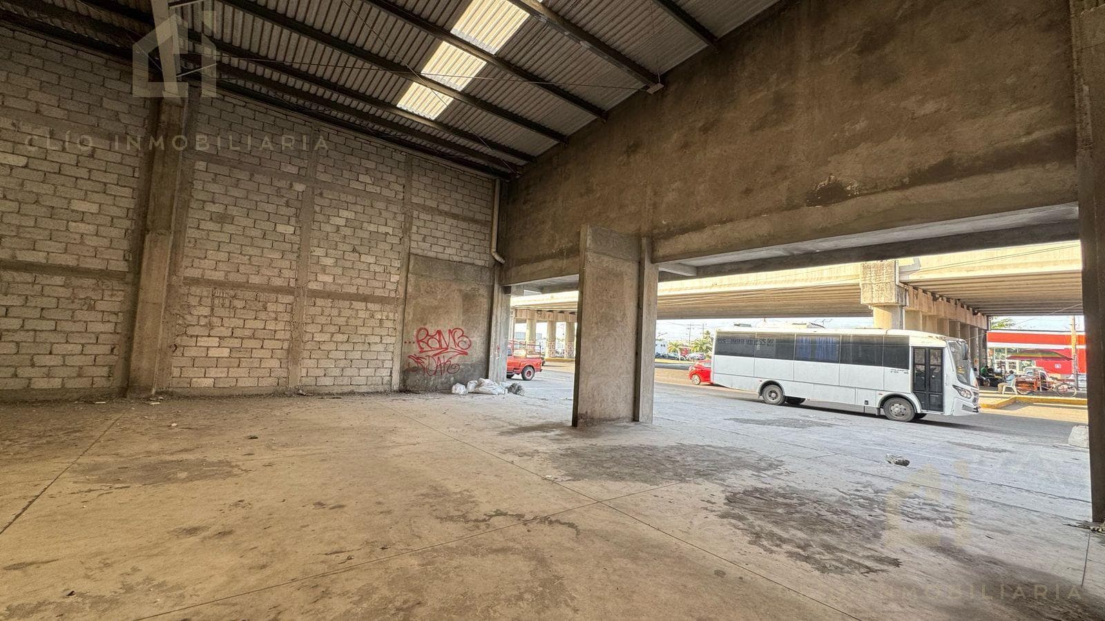 Local en renta en Veracruz sobre carretera Xalapa-Veracruz, 144 m², alto tráfico vehicular y acceso rápido a transporte público - 1