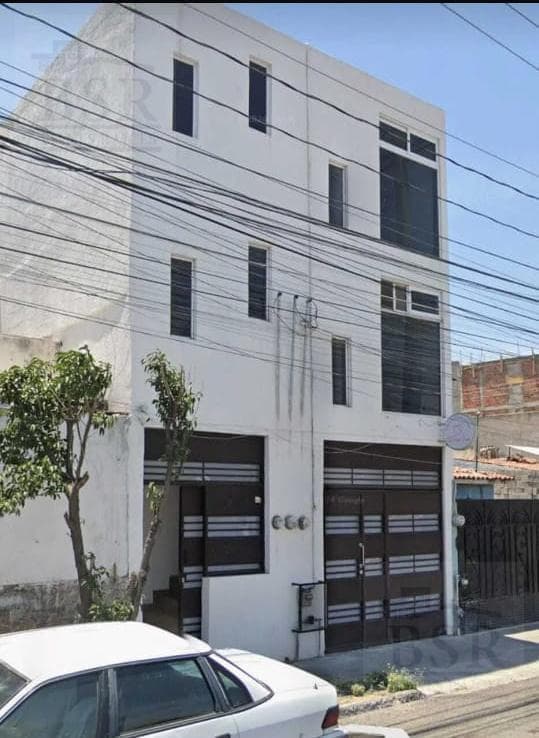 LOCALES EN RENTA EN AV CHABACANO EL PORTICO CORREGIDORA (ZONA TEJEDA) - 1