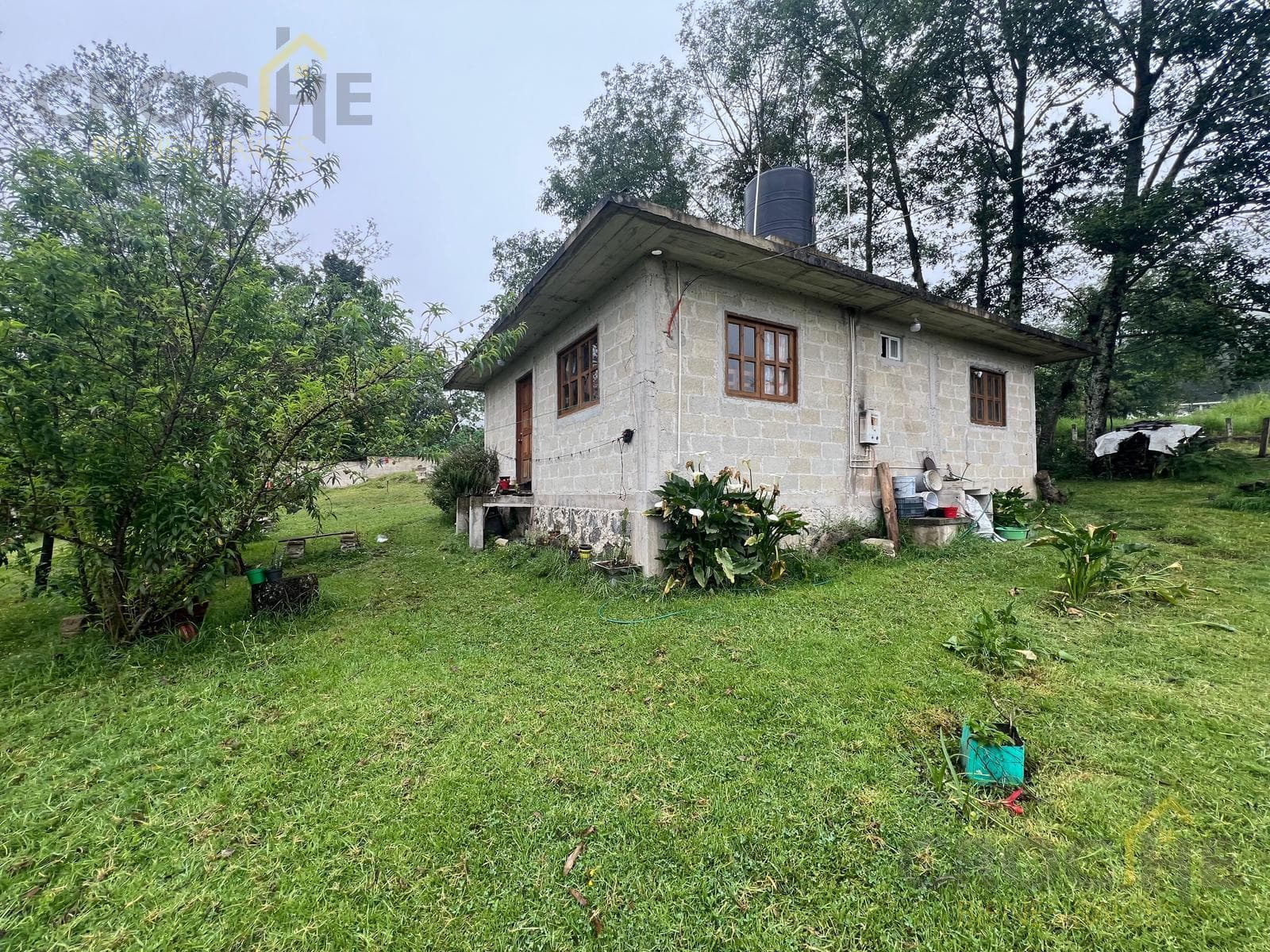 Terreno en venta con casa en el centro de Mpio. de Rafael Lucio, Ver. - 1