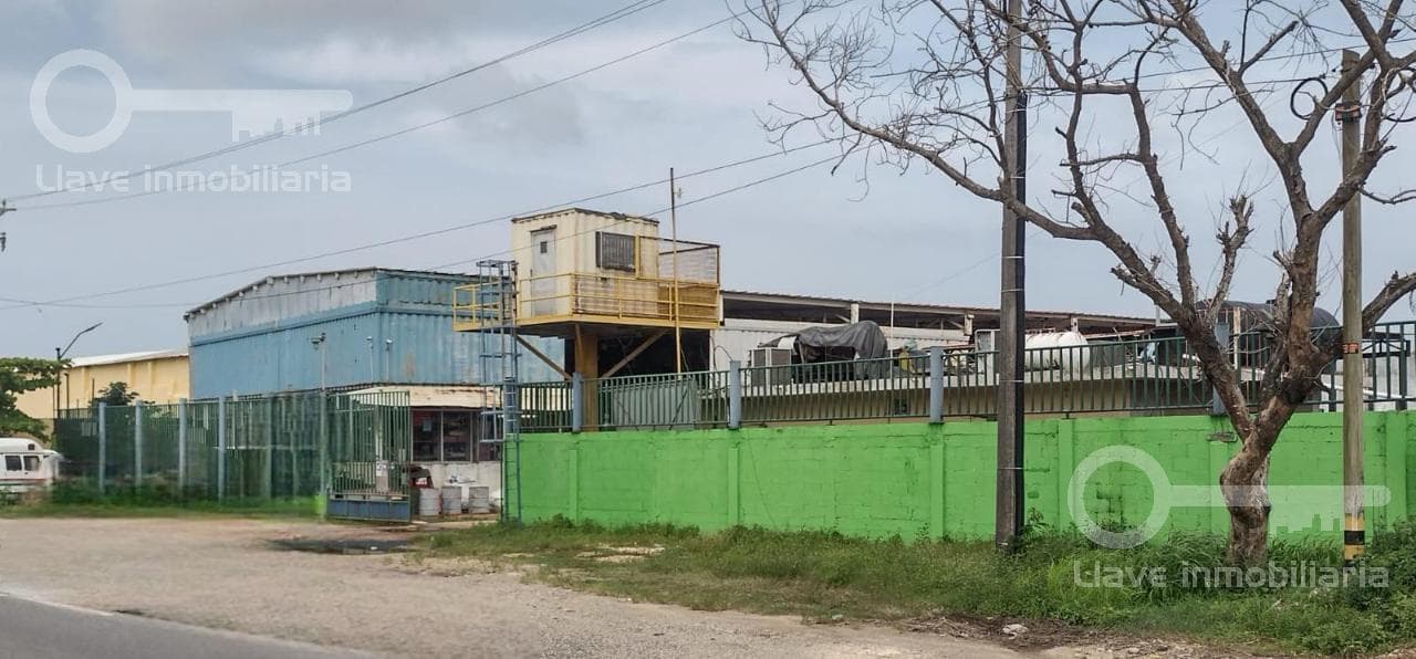 Terreno en Venta Carretera Federal Coatzacoalcos-Minatitlán, Col. Estero del Pantano,Cosoleacaque, Veracruz.. - 1