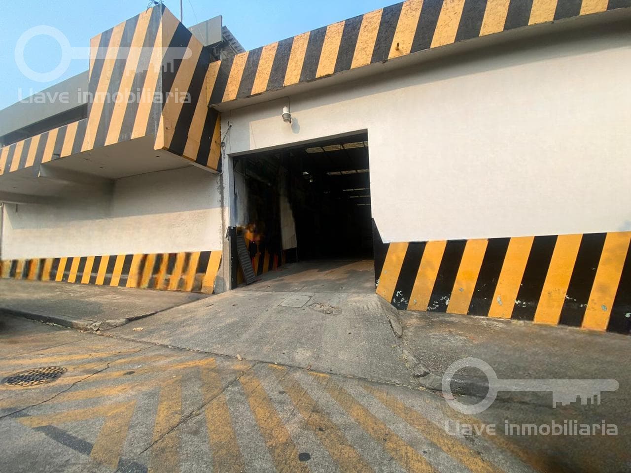 Bodega en Renta de 2 niveles en Constitución, Col.Palma Sola,Coatzacoalcos, Ver. - 1