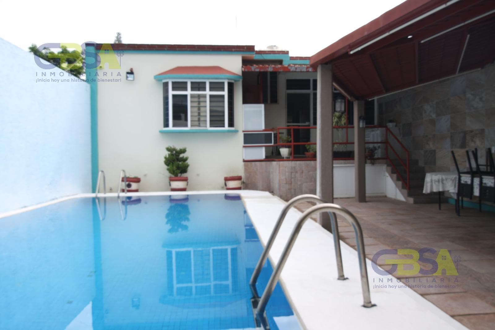 Propiedad en venta con cuatro casas de un solo nivel - 1