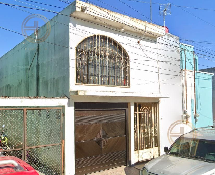 CASA EN VENTA EN COLONIA HACIENDA LOS PORTALES, MATAMOROS, TAMAULIPAS, A 5 MINUTOS DE LOS JUZGADOS FAMILIARES, A 5 MINUTOS DE PLAZA PUERTA GRANDE - 1
