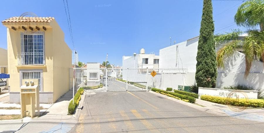 Casa en Venta a 13 min del Aeropuerto de Celaya. - 1