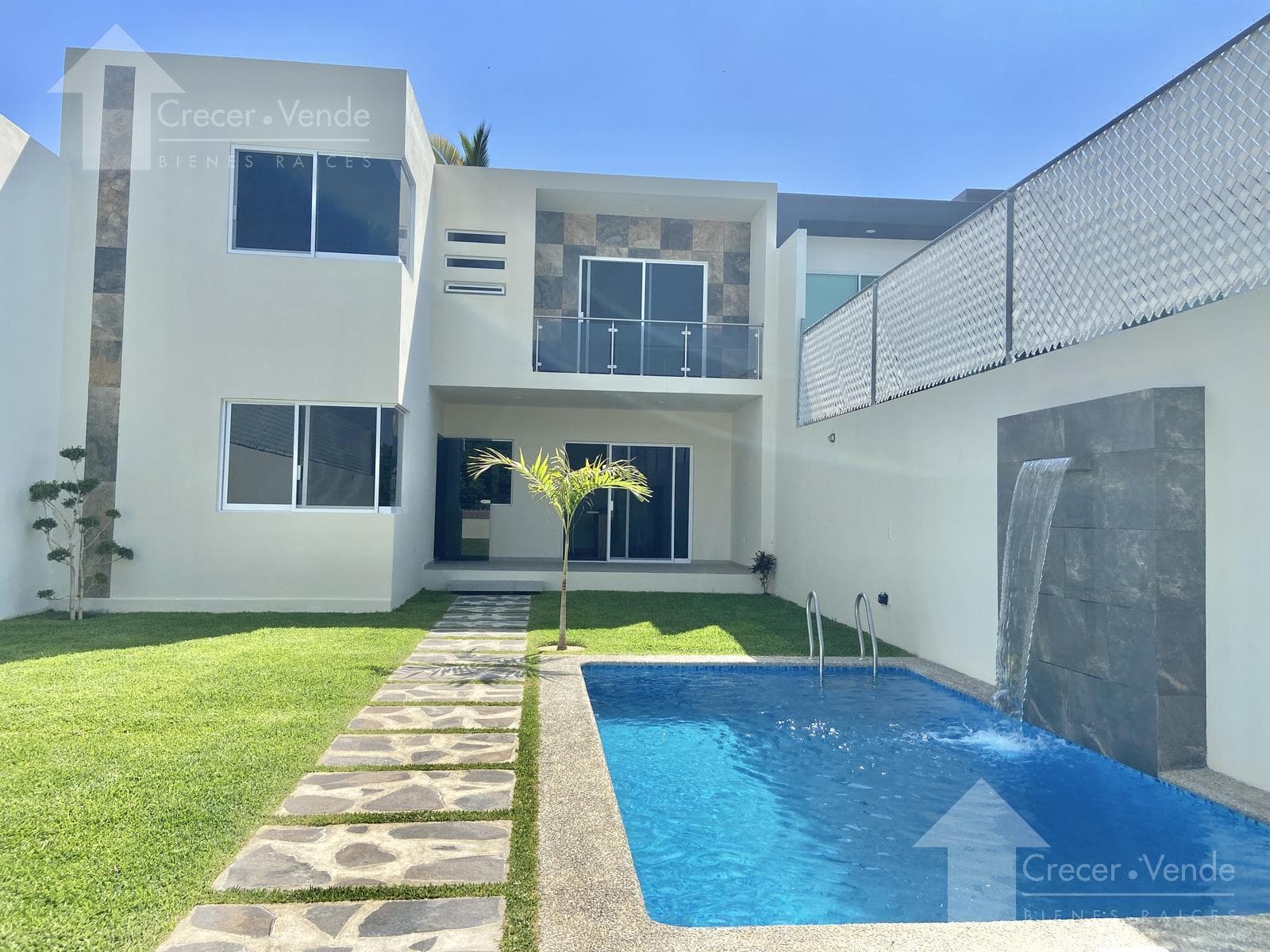 Casa en RENTA Moderna a ESTRENAR en Fraccionamiento Burgos al Sur de Cuernavaca con Vigilancia - 1
