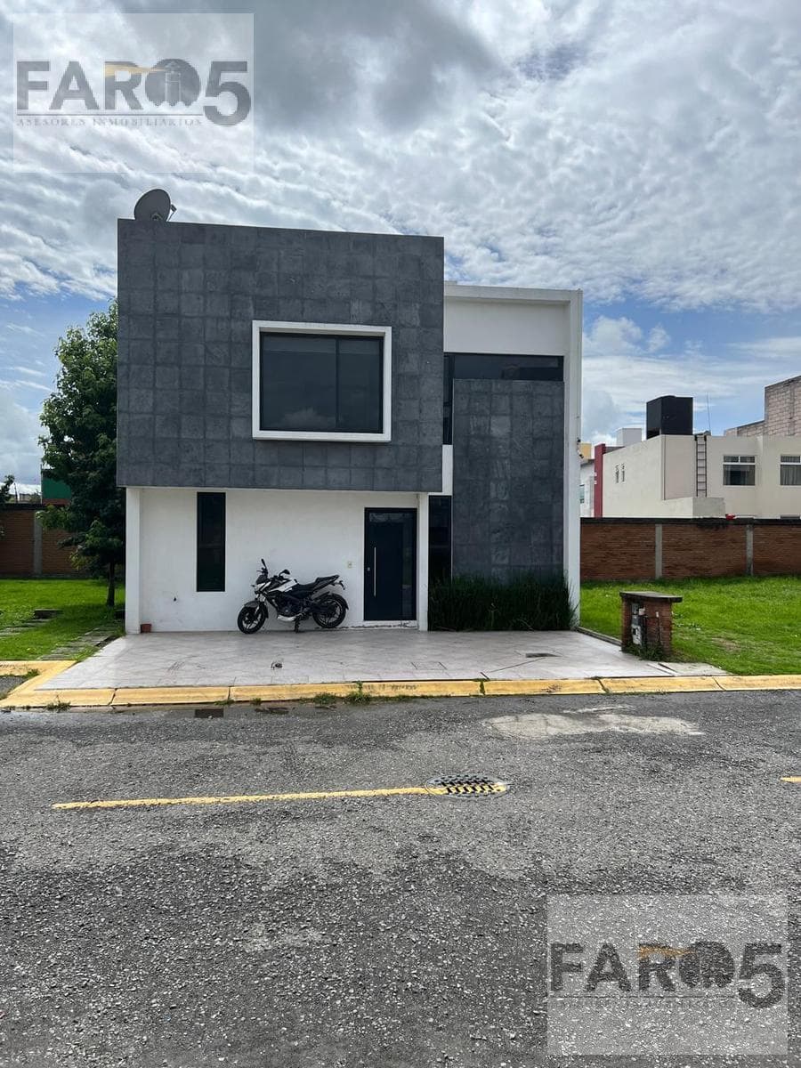 En RENTA casa en Residencial Fuentes de San Jose - 1