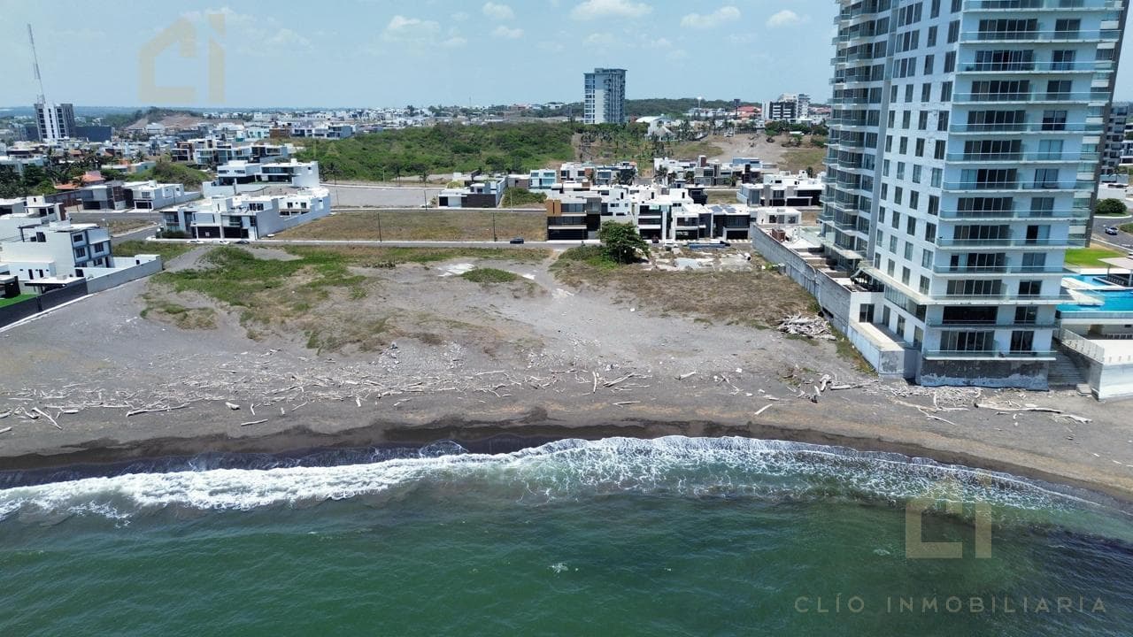 Terreno en Venta en Playas del Conchal con Playa Privada - 1